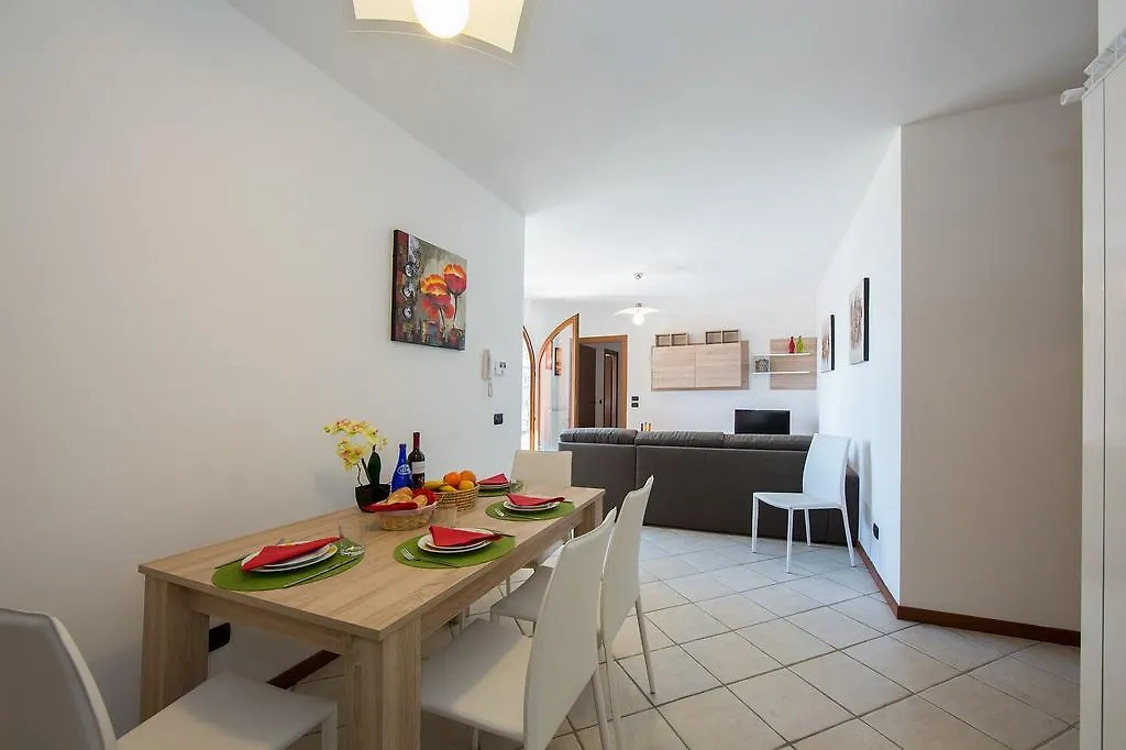 Residence Borgo la Sorgente Gravedona 0*,
